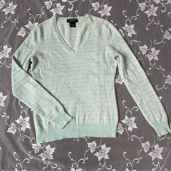 Lord & Taylor 100% Cashmere V-Neck Striped Sweater Sz Medium - Picture 1 of 11